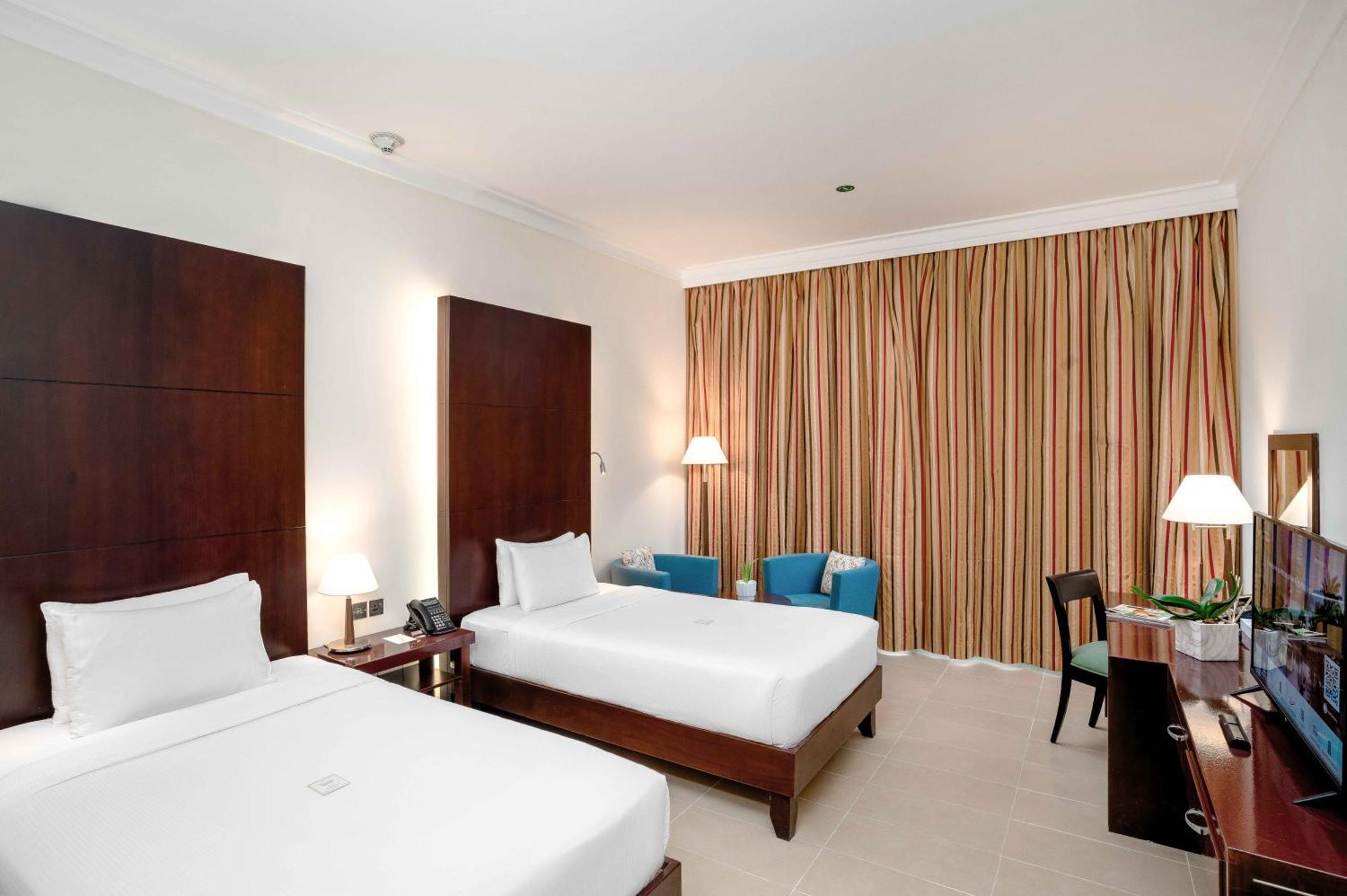 אבו דאבי Metropolitan Al Mafraq Hotel מראה חיצוני תמונה